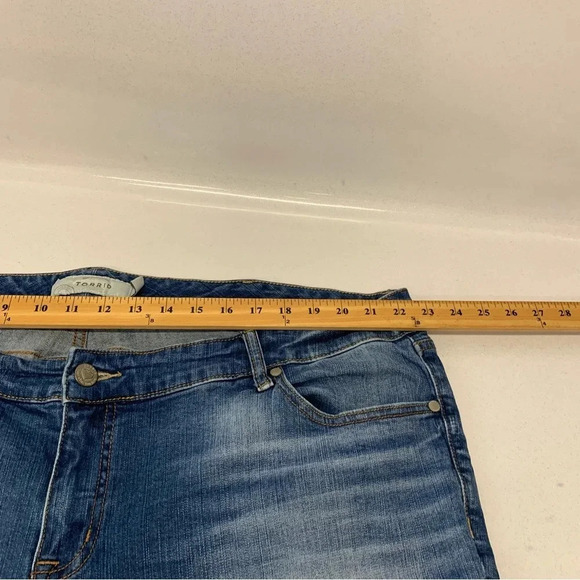 Torrid Jeans Woman Plus‎ 24  Blue Fading Straight Raw Hem Stretch Pockets Casual - Picture 10 of 11